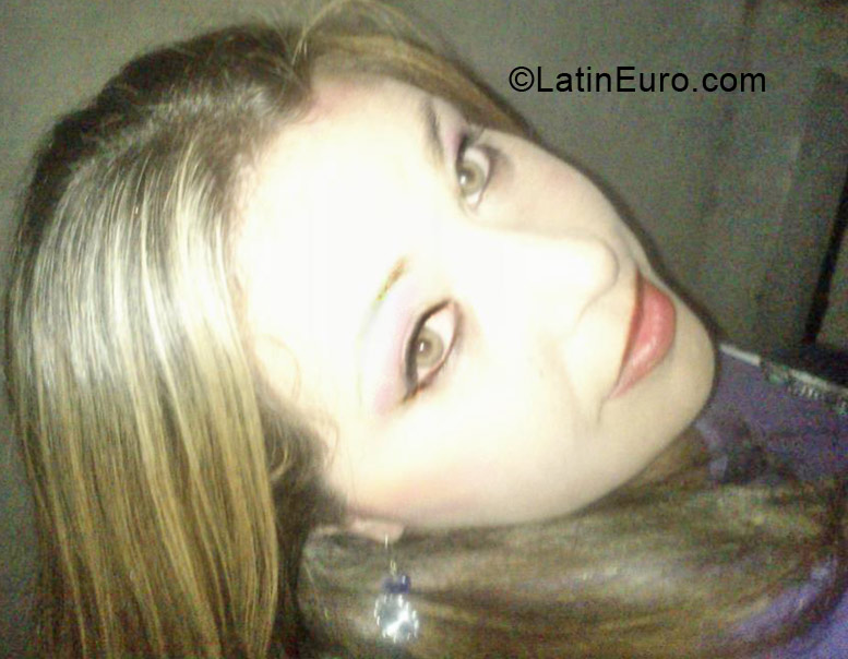 Date this stunning Brazil girl Pryscila from Curitiba BR7717