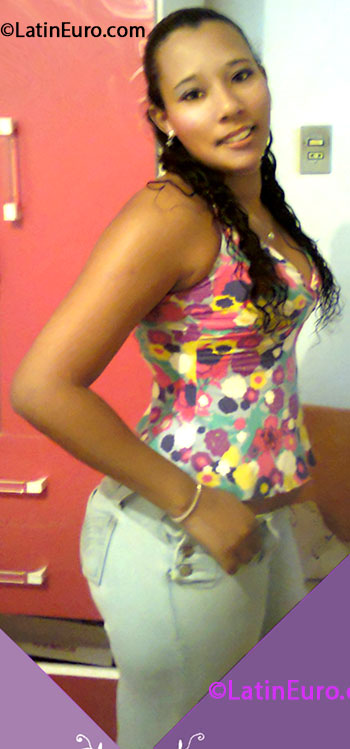 Date this attractive Brazil girl Aline from Porto Alegre BR7805