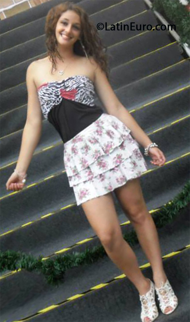 Date this young Brazil girl Mayra from Curitiba BR7979