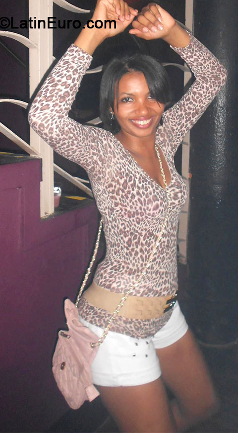 Date this hard body Brazil girl Fernanda from Belo Horizonte BR8297