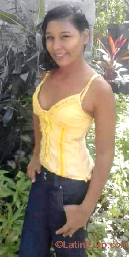 Date this stunning Honduras girl Leticia from Sonaguera HN904