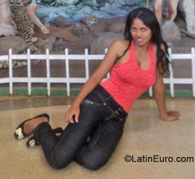 Date this georgeous Brazil girl Celia from Brasilia BR8545