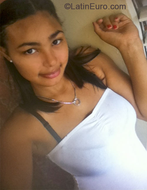 Date this athletic Dominican Republic girl Lily from San Francisco De Macoris DO18543