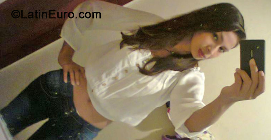 Date this passionate Honduras girl Neida from Roatan HN1074
