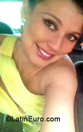 Date this stunning Brazil girl Kelly from Curitiba BR8724