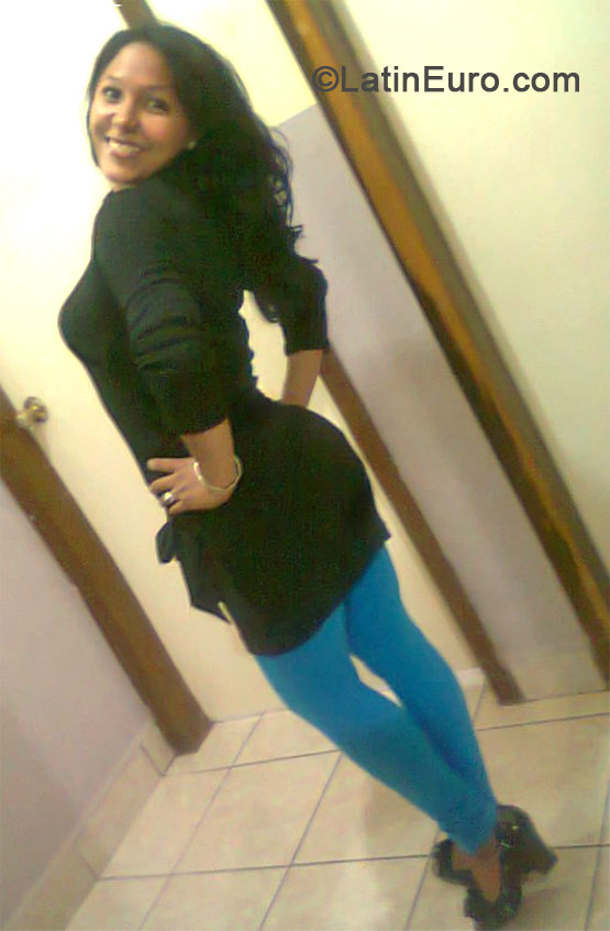Date this happy Honduras girl Juliana from La Ceiba HN1021