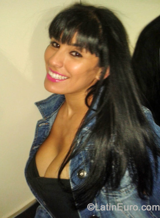 Date this nice looking Spain girl Barbara from Barcelona ES280