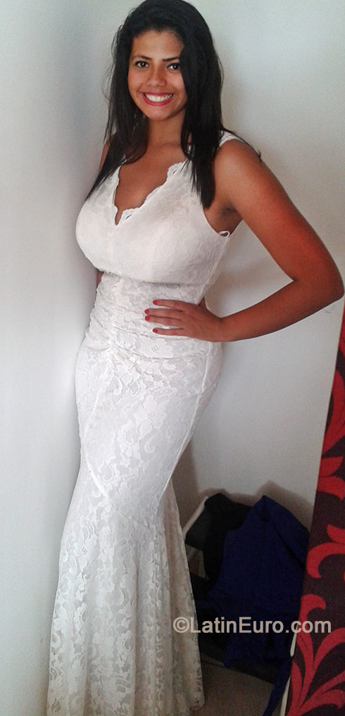 Date this pretty Costa Rica girl Maria from San Jose CR298