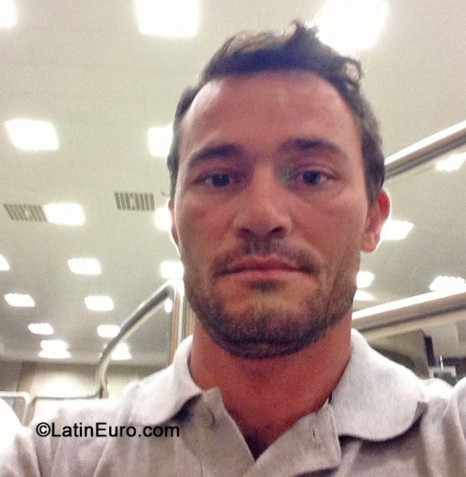 Date this pretty Brazil man Igor from Rio Das Ostras BR8827