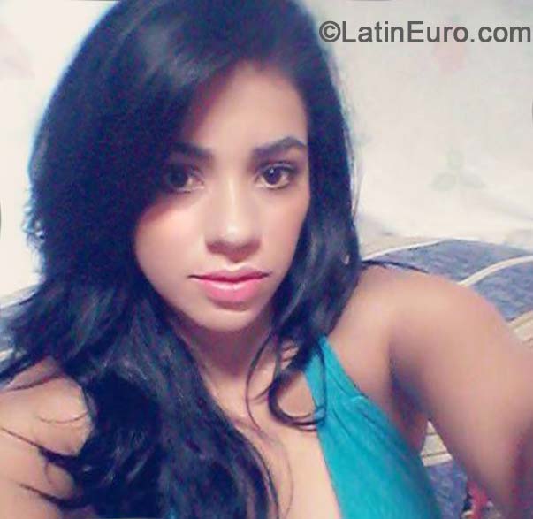 Date this happy Honduras girl Carolina from San Pedro Sula HN1155