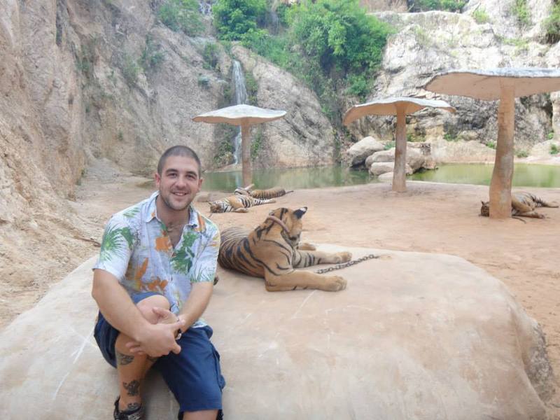 Date this hard body Brazil man Bestija from Salvador BR9064