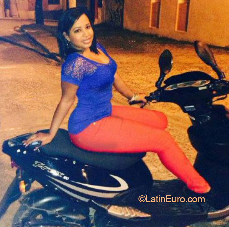Date this lovely Dominican Republic girl Yanara from Higuey DO32738