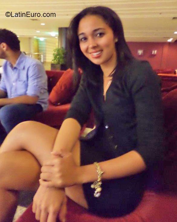 Date this athletic Brazil girl Rayssa from Brasilia BR9203