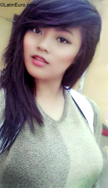 Date this voluptuous Philippines girl Dona from Cavite PH747