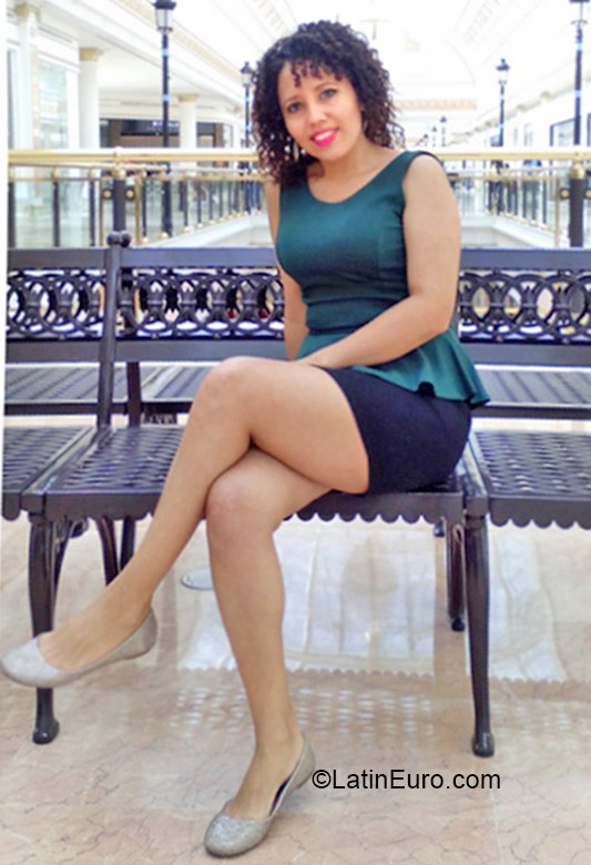 Date this happy Spain girl Abigai from Madrid HN1460