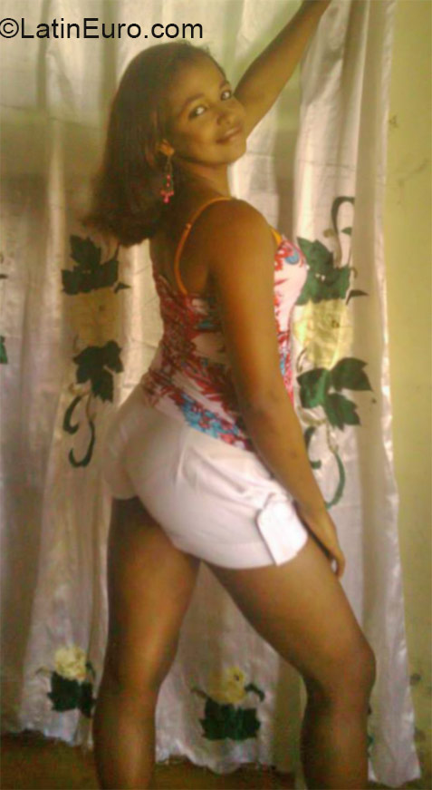 Date this delightful Dominican Republic girl Nikaury from San francisco de macoris DO21598