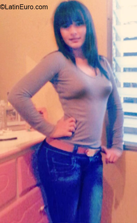 Date this nice looking Honduras girl Keylen from Tegucigalpa HN1539