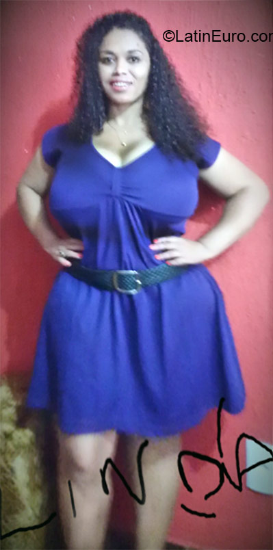 Date this gorgeous Brazil girl Ana from Brasilia BR9346