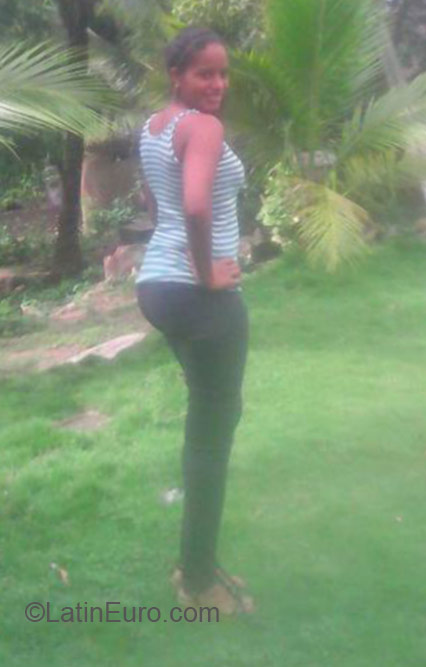 Date this tall Honduras girl Susi from Tegucigalpa HN1543