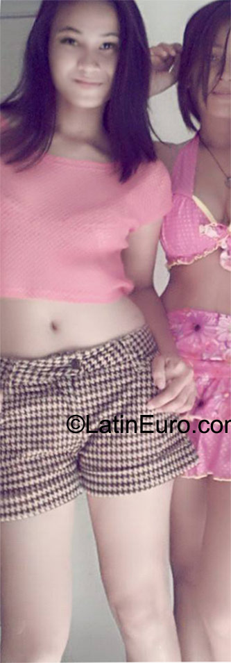 Date this nice looking Philippines girl Angelica from Manila PH810