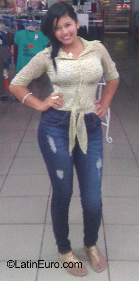 Date this attractive Honduras girl Sindie from La Ceiba HN1670