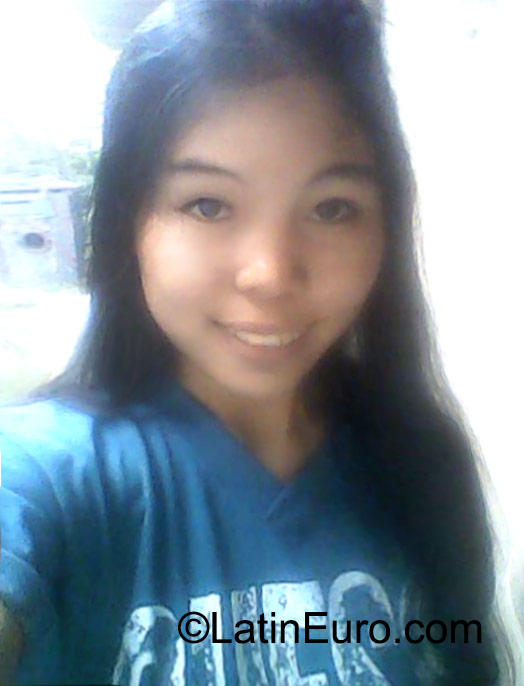 Date this foxy Philippines girl Gina from Bacolod City PH812