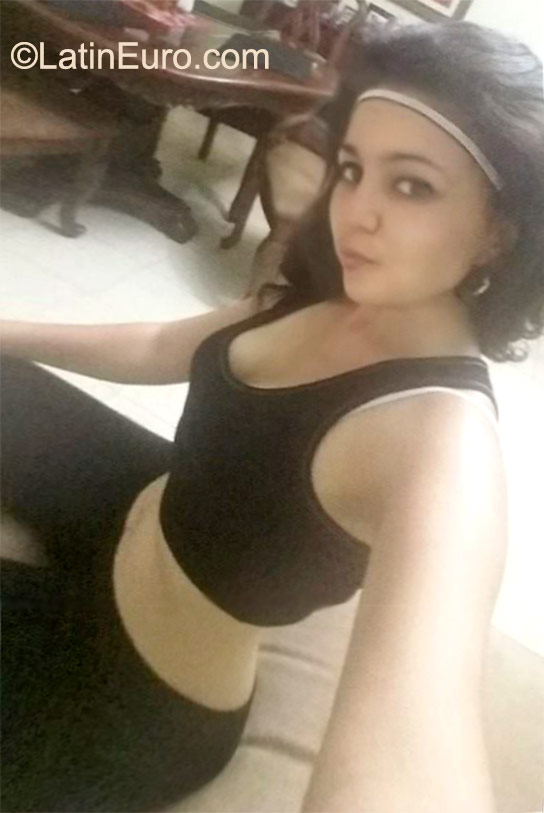 Date this gorgeous Honduras girl Paola from Comayagua HN1720