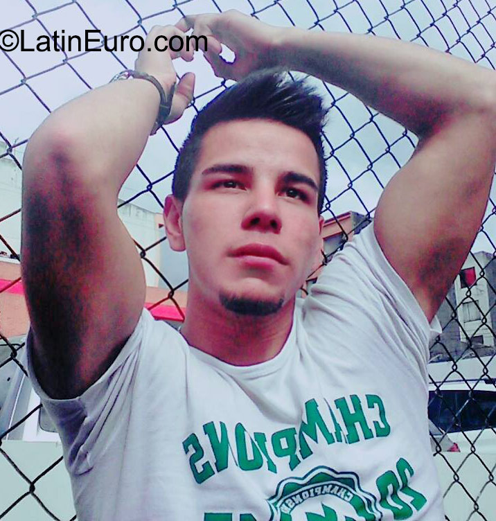 Date this beautiful Colombia man Elias from Bogota CO18083