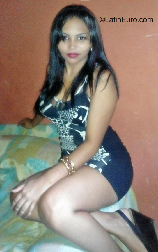 Date this young Honduras girl Daniela from La Ceiba HN1724