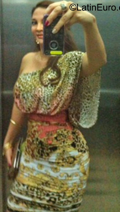 Date this voluptuous Panama girl Alexandra from Panama City PA711