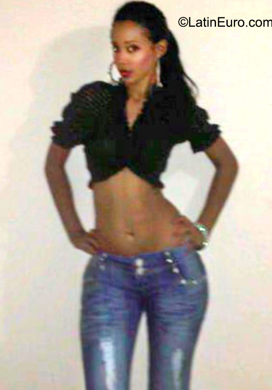 Date this hard body Dominican Republic girl Yenie from Higuey DO23646