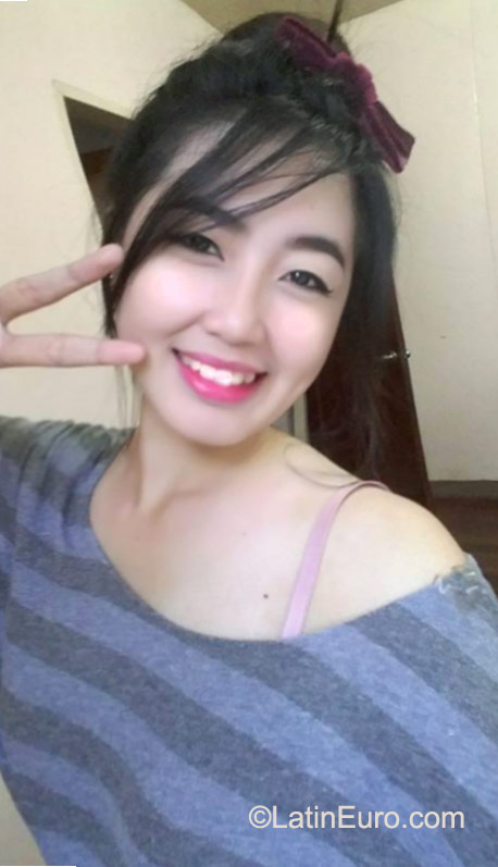 Date this hard body Philippines girl Daniela from Manila PH827