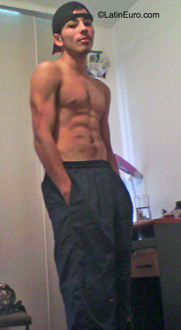 Date this athletic Colombia man David from Bogota CO18190
