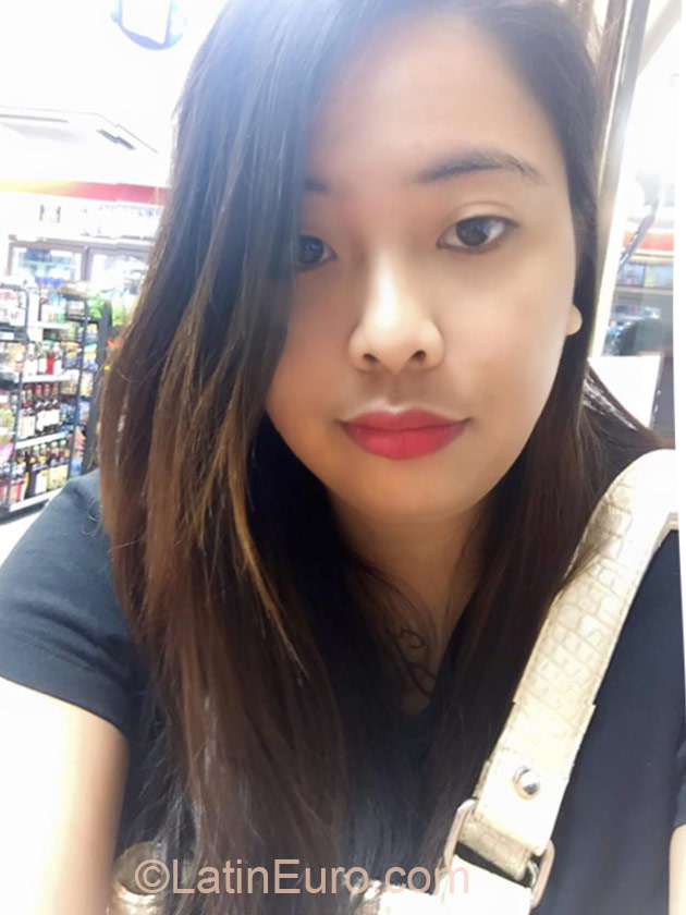 Date this hard body Philippines girl Risa from Manila PH835