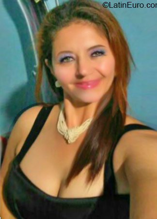 Date this sensual Honduras girl Yessy from Santa Barbara HN1868