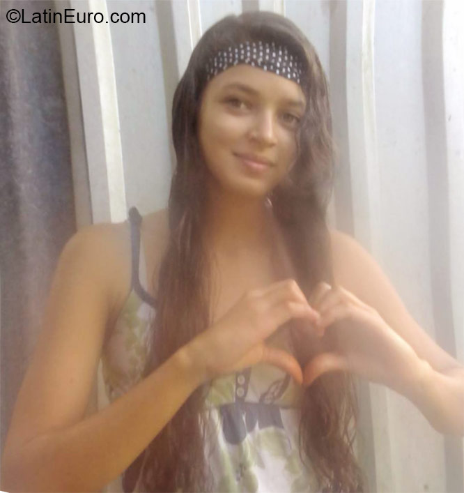 Date this passionate Honduras girl Kimberly from copan HN1874