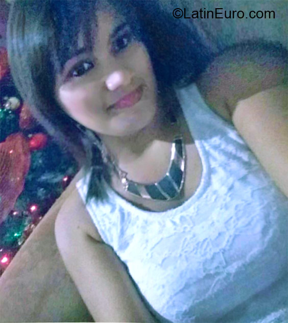 Date this sultry Honduras girl Gloria from La Ceiba HN1890
