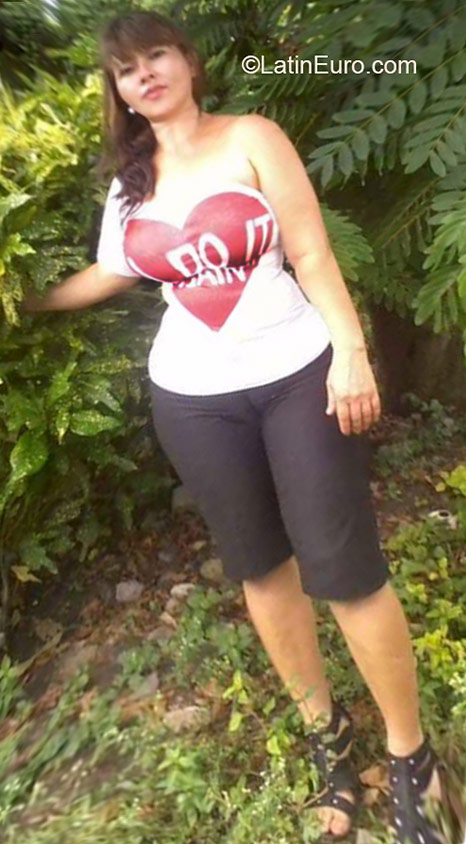 Date this lovely Honduras girl Dina from La Ceiba HN1898