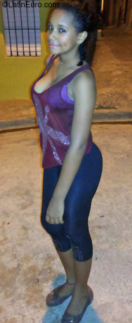 Date this nice looking Dominican Republic girl Jarlin from Higuey DO24520