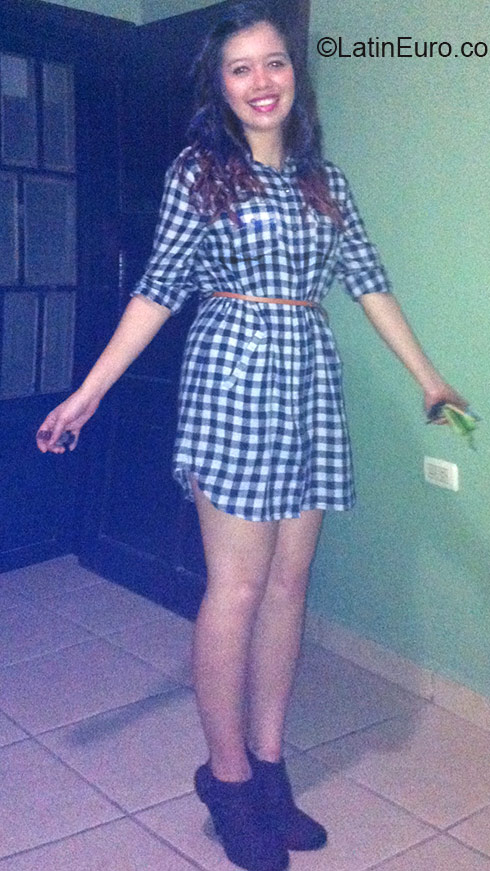 Date this exotic Honduras girl Kensy from Copan HN2304