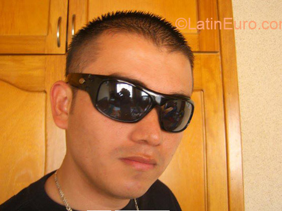 Date this gorgeous Colombia man Dunkan from Bogota CO18517