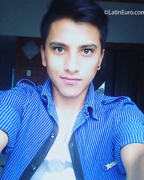 Date this attractive Colombia man Jonathan from Bogota CO18899