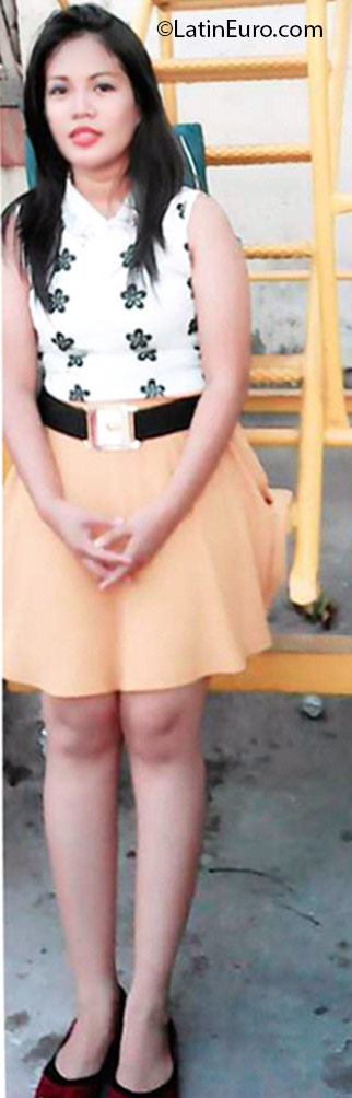 Date this good-looking Philippines girl Sharon from Manila PH880