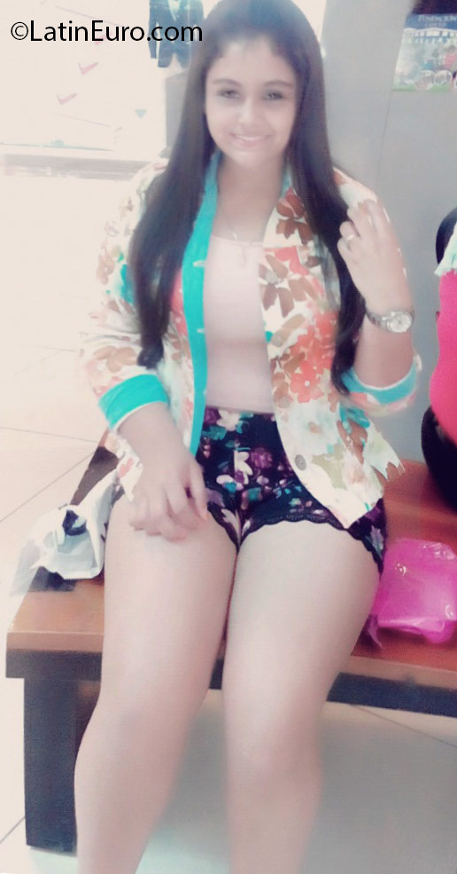 Date this delightful Honduras girl Gaby from Tegucigalpa HN2216