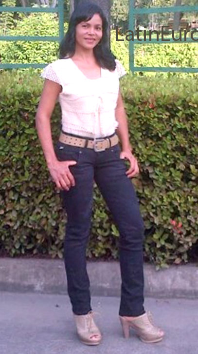 Date this pretty Honduras girl Cristina from Tegucigalpa HN2094