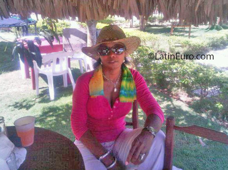 Date this georgeous Dominican Republic girl Raquel from Punta Cana DO26048