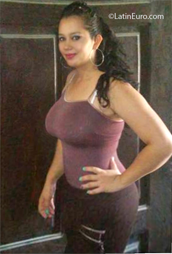 Date this athletic Honduras girl Selenia from San Pedro Sula HN2110