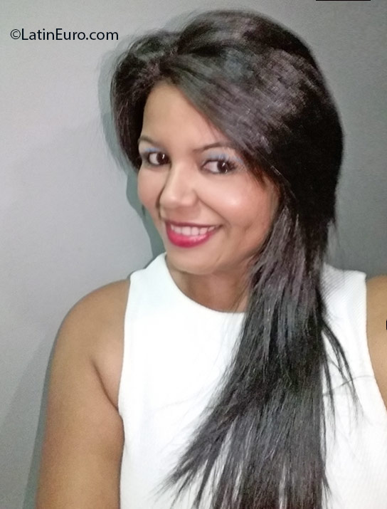 Date this gorgeous Honduras girl Julissa from Tegucigalpa HN2116