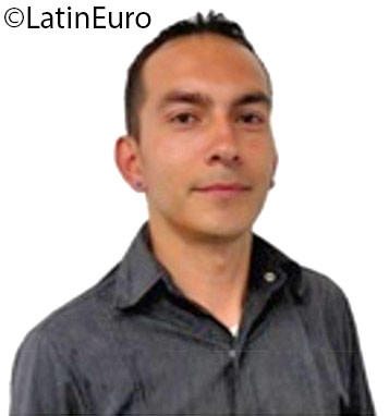 Date this georgeous Colombia man ANDREY from Bogota CO18884