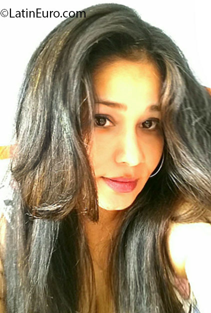 Date this attractive Honduras girl Demi from Tegucigalpa HN2152